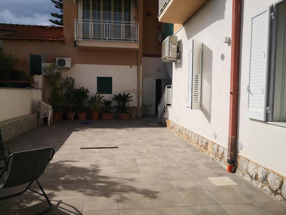 Casa Viola Elegante E Sul Mare Di Mondello Palermo Exterior foto